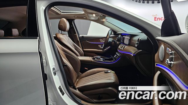 Mercedes-Benz E-Class E300 4MATIC Exclusive