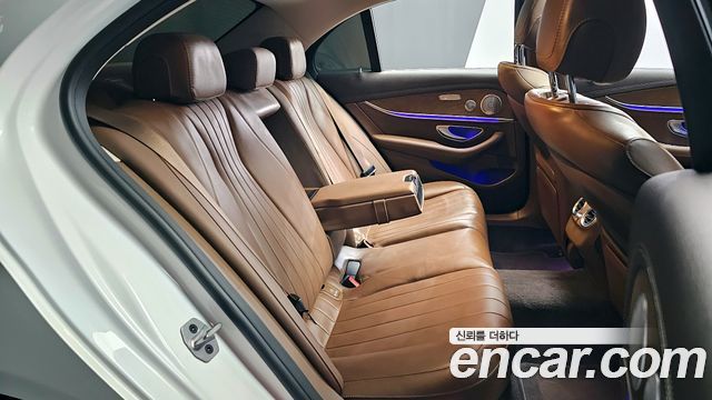 Mercedes-Benz E-Class E300 4MATIC Exclusive