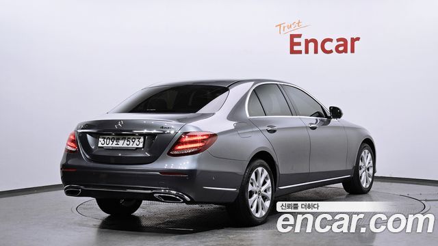 Mercedes-Benz E-Class E300 4MATIC Exclusive