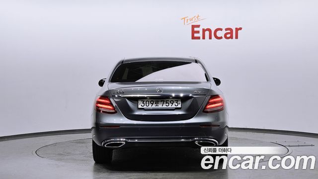 Mercedes-Benz E-Class E300 4MATIC Exclusive