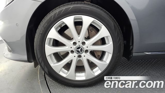 Mercedes-Benz E-Class E300 4MATIC Exclusive