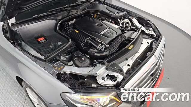 Mercedes-Benz E-Class E300 4MATIC Exclusive