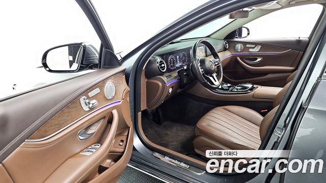 Mercedes-Benz E-Class E300 4MATIC Exclusive