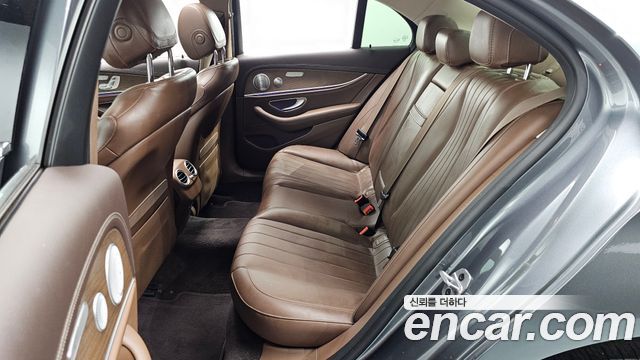Mercedes-Benz E-Class E300 4MATIC Exclusive