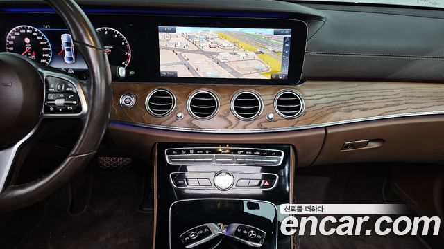 Mercedes-Benz E-Class E300 4MATIC Exclusive
