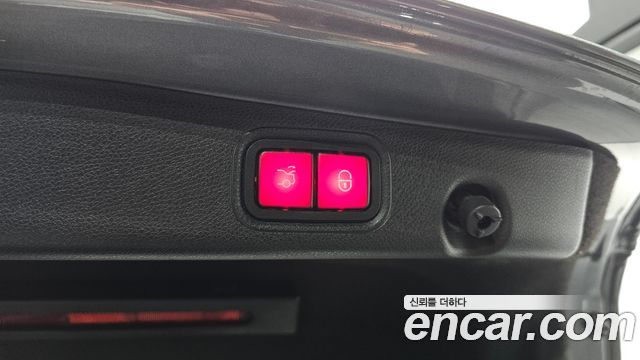 Mercedes-Benz E-Class E300 4MATIC Exclusive