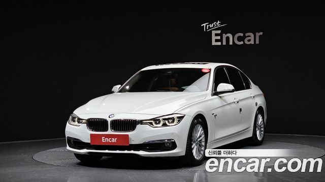 BMW 3-Series 320i Luxury