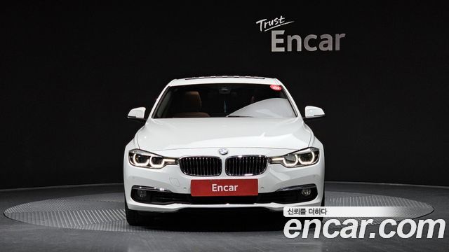 BMW 3-Series 320i Luxury