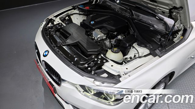 BMW 3-Series 320i Luxury
