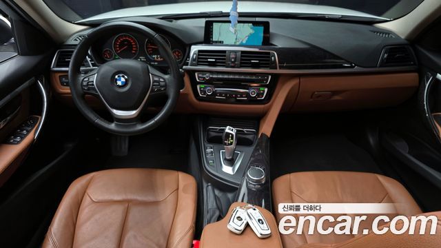 BMW 3-Series 320i Luxury