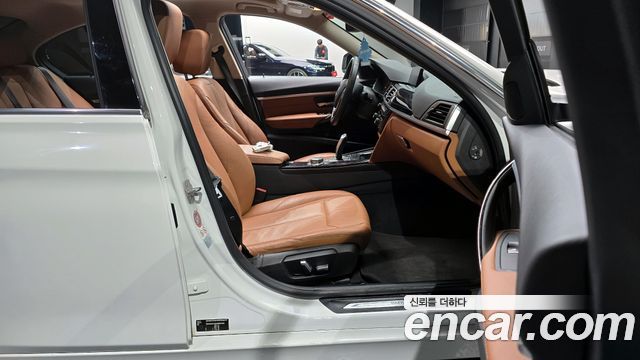 BMW 3-Series 320i Luxury