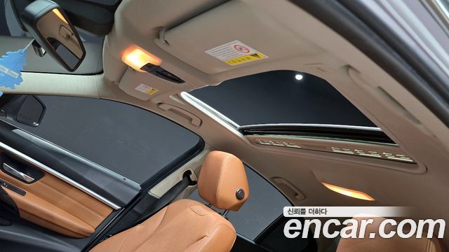 BMW 3-Series 320i Luxury