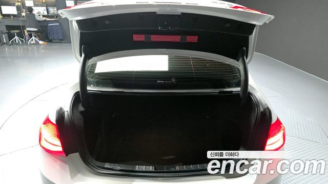BMW 3-Series 320i Luxury