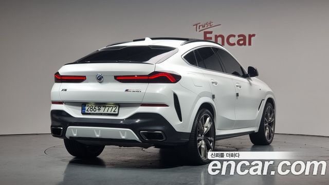 BMW X6 M50i