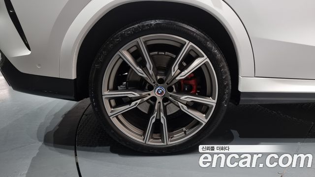 BMW X6 M50i