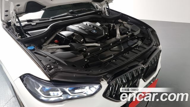 BMW X6 M50i