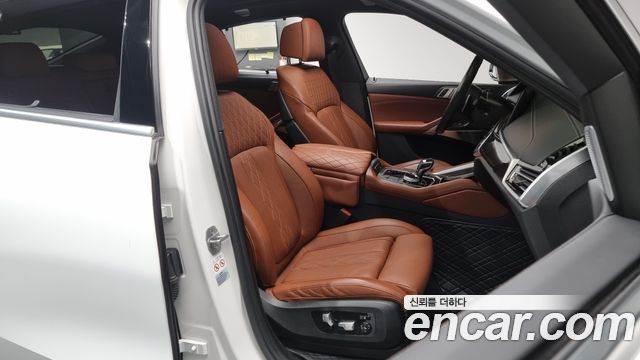 BMW X6 M50i