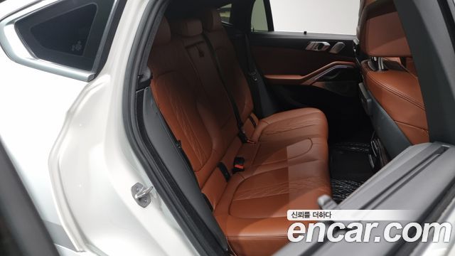 BMW X6 M50i