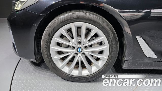 BMW 5-Series 530i Luxury