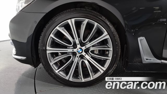 BMW 7-Series 750Li xDrive Luxury