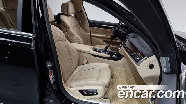 BMW 7-Series 750Li xDrive Luxury