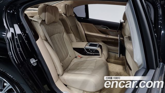 BMW 7-Series 750Li xDrive Luxury