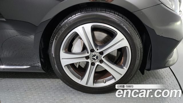 Mercedes-Benz E-Class E300 AV Intelligent Drive