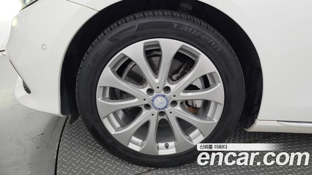 Mercedes-Benz E-Class E220d Exclusive