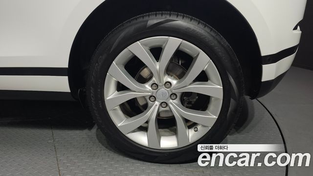 Land Rover Range Rover Evoque D180 Launch Edition