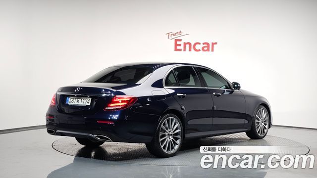 Mercedes-Benz E-Class E300 4MATIC AMG Line