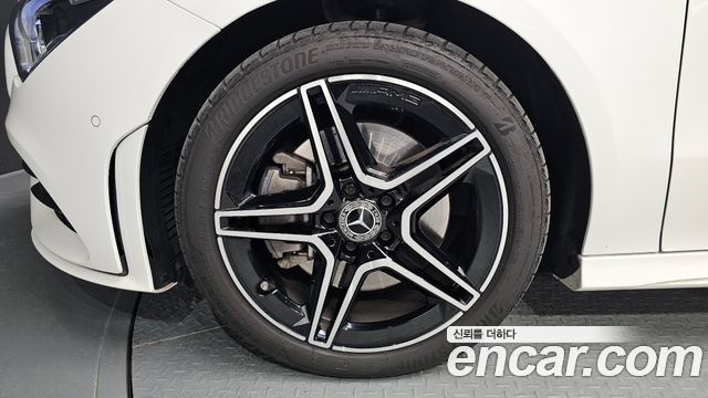 Mercedes-Benz CLA-Class CLA250 4MATIC