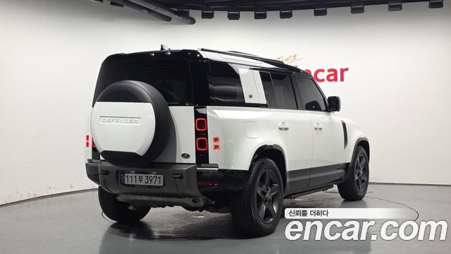 Land Rover Defender 110 P300 X-Dynamic SE