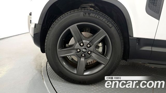 Land Rover Defender 110 P300 X-Dynamic SE