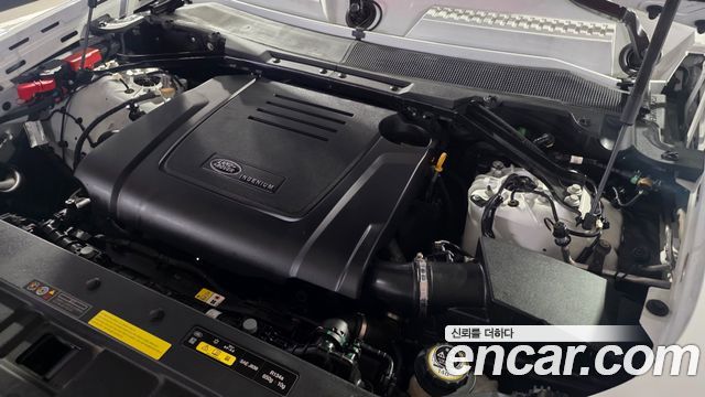 Land Rover Defender 110 P300 X-Dynamic SE