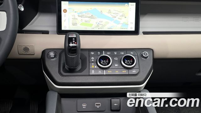Land Rover Defender 110 P300 X-Dynamic SE