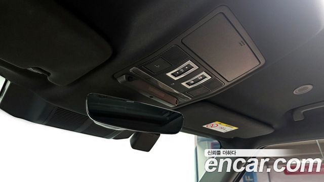 Land Rover Defender 110 P300 X-Dynamic SE