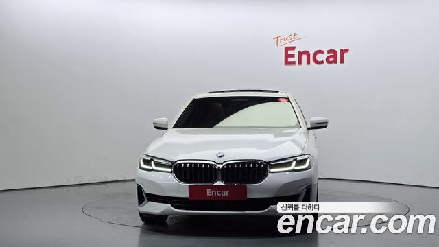 BMW 5-Series 520i Luxury