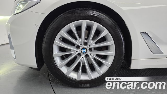 BMW 5-Series 520i Luxury