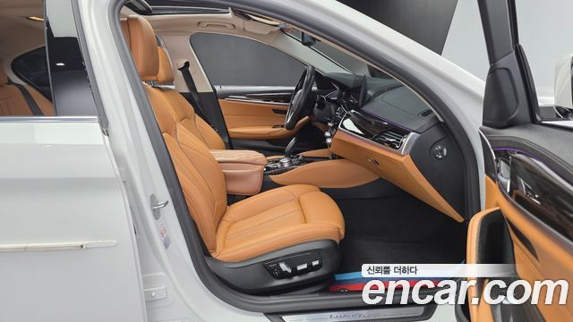 BMW 5-Series 520i Luxury