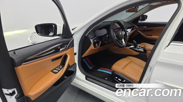 BMW 5-Series 520i Luxury
