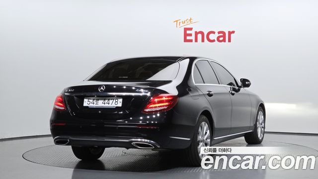Mercedes-Benz E-Class E300 4MATIC Exclusive