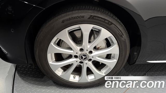 Mercedes-Benz E-Class E300 4MATIC Exclusive