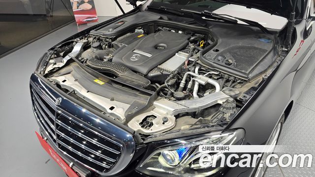 Mercedes-Benz E-Class E300 4MATIC Exclusive