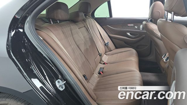 Mercedes-Benz E-Class E300 4MATIC Exclusive