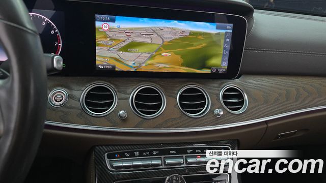 Mercedes-Benz E-Class E300 4MATIC Exclusive