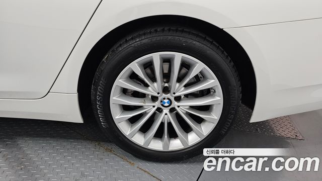BMW 5-Series 520i Luxury