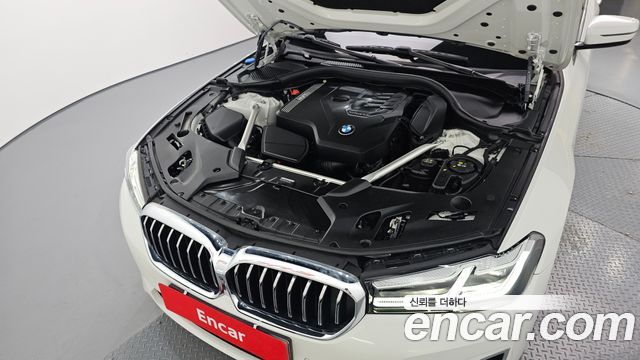 BMW 5-Series 520i Luxury
