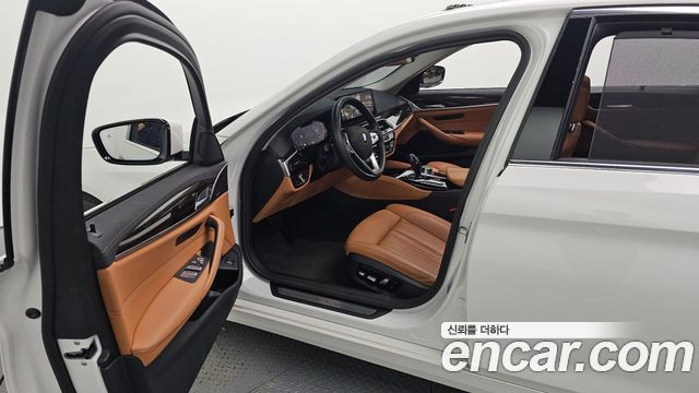 BMW 5-Series 520i Luxury
