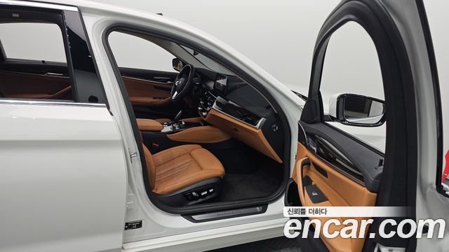 BMW 5-Series 520i Luxury