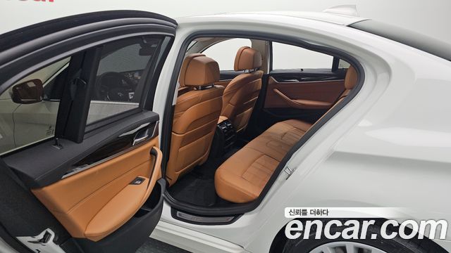 BMW 5-Series 520i Luxury